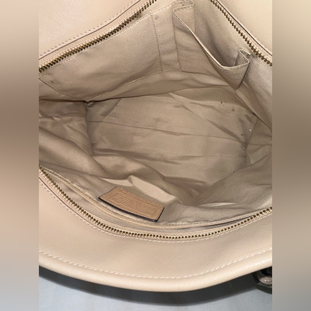 Coach Peyton Tan/Buttercream Leather Zip Too Tote Bag/Purse - Picture 6 of 9